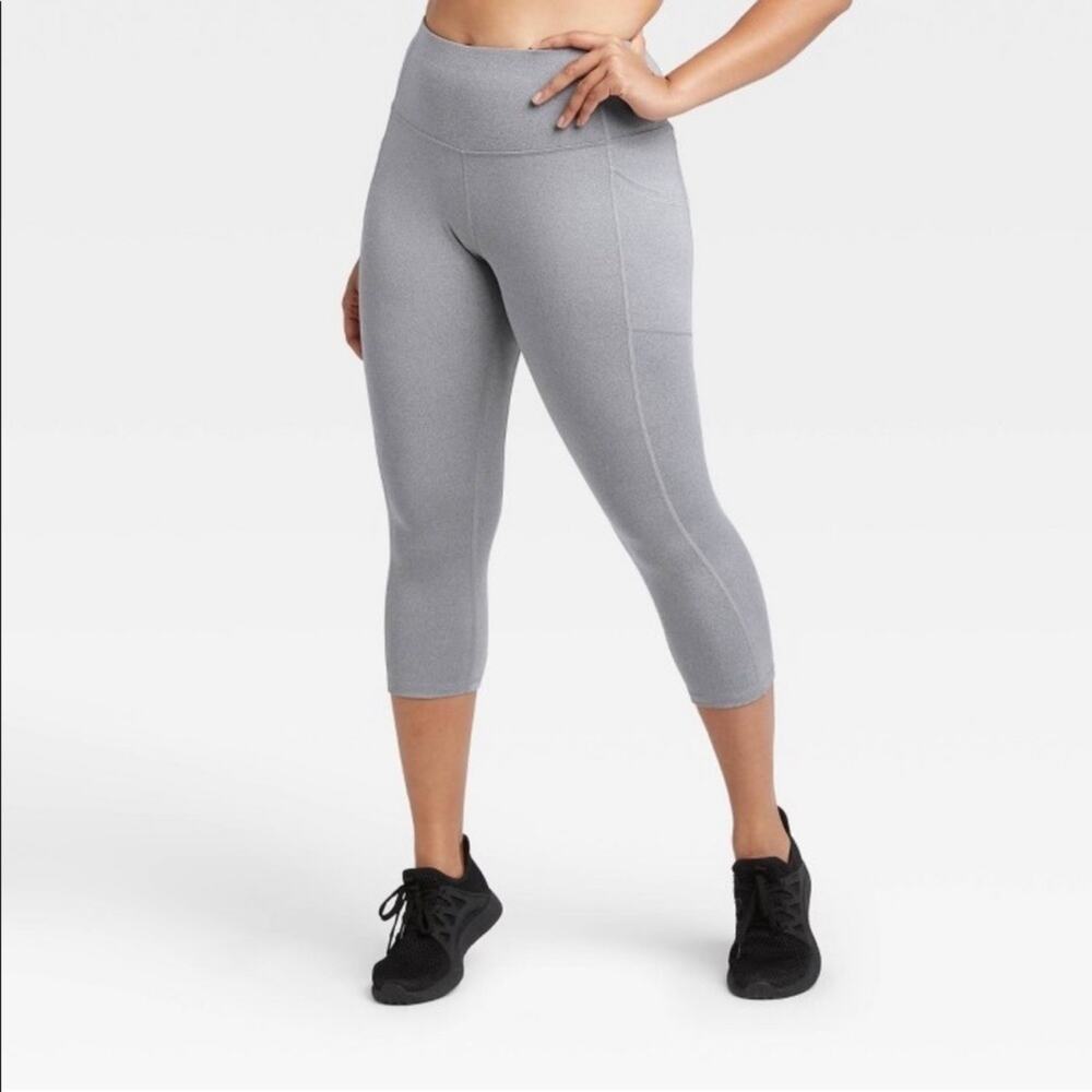 NWT All In Motion Sculpted High-Waisted Capri Leggings S
